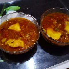 A picture of Spicy hot and sour chicken soup.