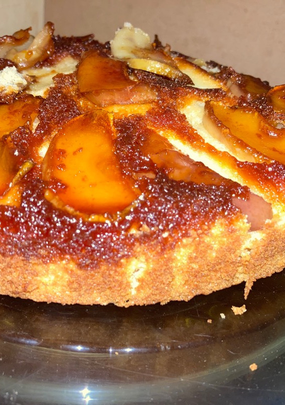 Una foto de Torta invertida de manzana 🍎