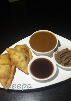 A picture of Punjabi aloo samosa.