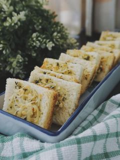 Foto resep Easy Cheesy Garlic Bread
