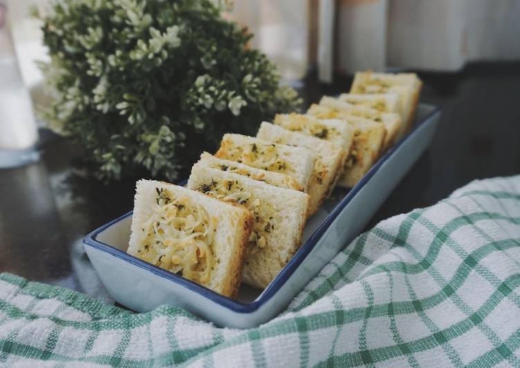 Easy Cheesy Garlic Bread