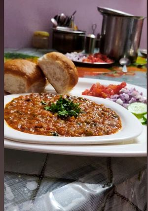 પાઉંભાજી (Pau Bhaji Recipe In Gujarati) રેસીપી મુખ્ય ફોટો