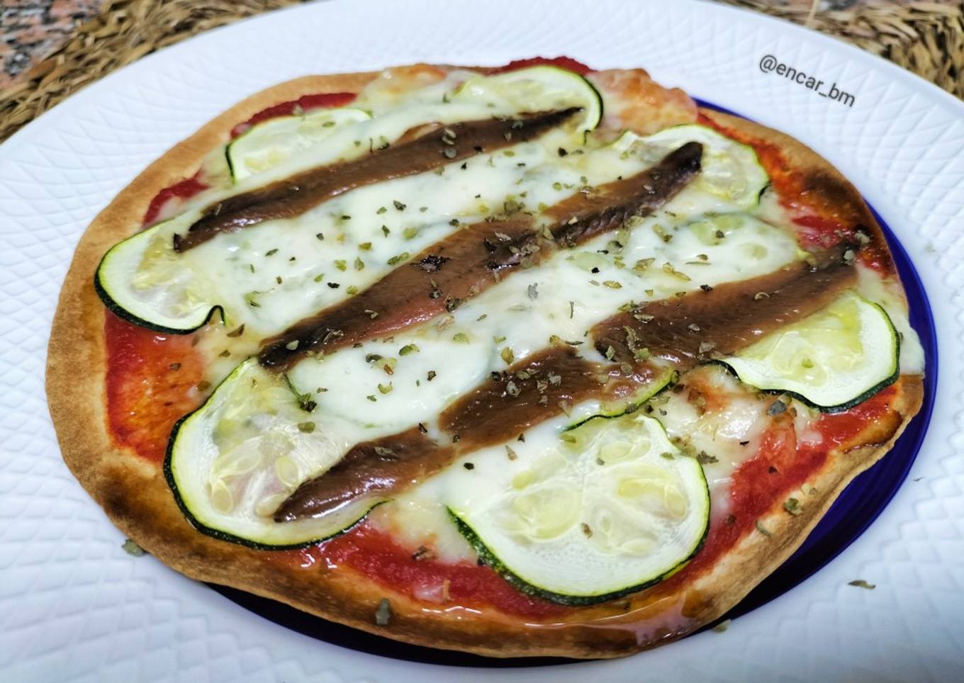 Tortipizza de calabacín, queso y anchoas