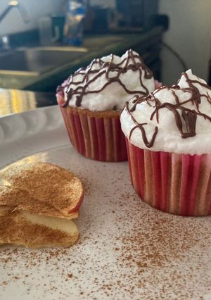 Una foto de Muffins de manzana y canela