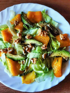 Una foto de Ensalada de aguacate y mango con vinagreta