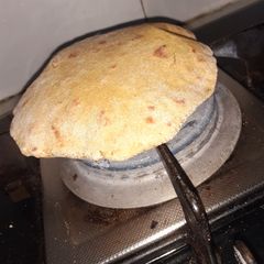 A picture of मक्का आटा बेसन रोटी.