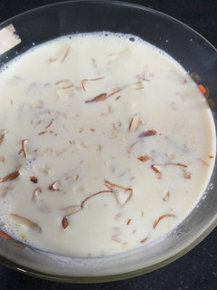 દૂધપાક (Doodhpak Recipe In Gujarati) રેસીપી મુખ્ય ફોટો
