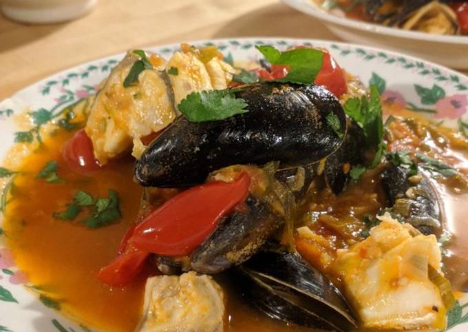 Spicy fish + mussel tomato stew