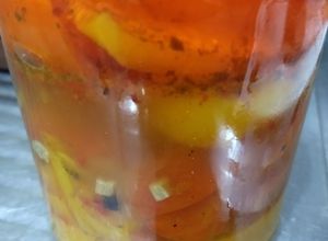 Una foto de Morrones en escabeche