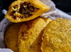 Una foto de EMPANADAS🌮rellenas de Quinua🥣con Carne Molida...!