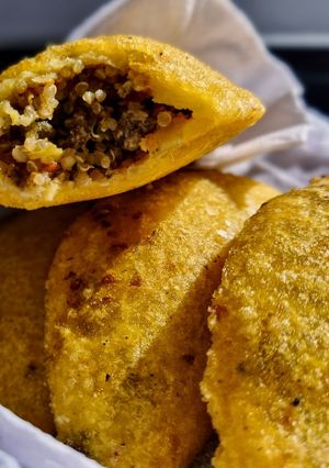 Una foto de EMPANADAS🌮rellenas de Quinua🥣con Carne Molida...!