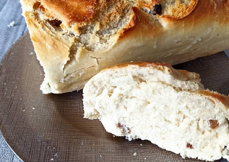 Pan de leche de coco con pasas