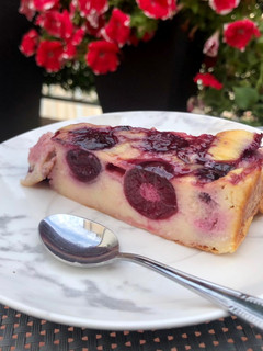 Una foto de Clafoutis de cerezas