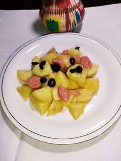 A picture of 3 Colour Potato Salad.