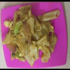 A picture of White sauce pasta.