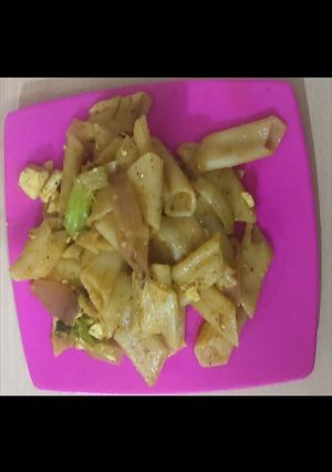 A picture of White sauce pasta.