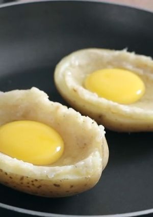 Una foto de Huevos con papa y queso