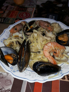 Una foto de Tallarines de marisco picantes