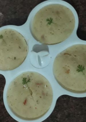 A picture of Rava idli.