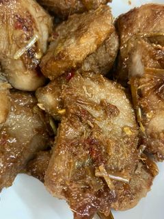 Hình của món Cốt lết xào xả ớt.
