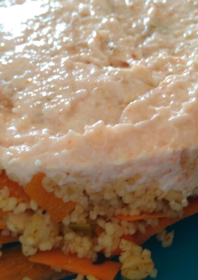 Una foto de Cuscús vegetal con crema de surimi