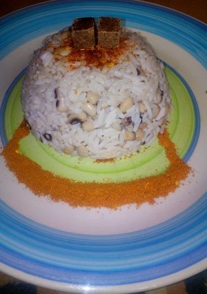 A picture of Shinkafa da wake da mai da yaji.