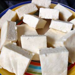A picture of Paneer / cottage cheese.