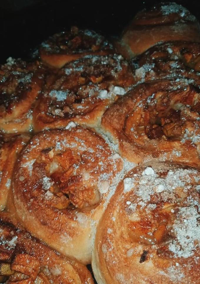 Плюшки с грушей, яблоком и корицей