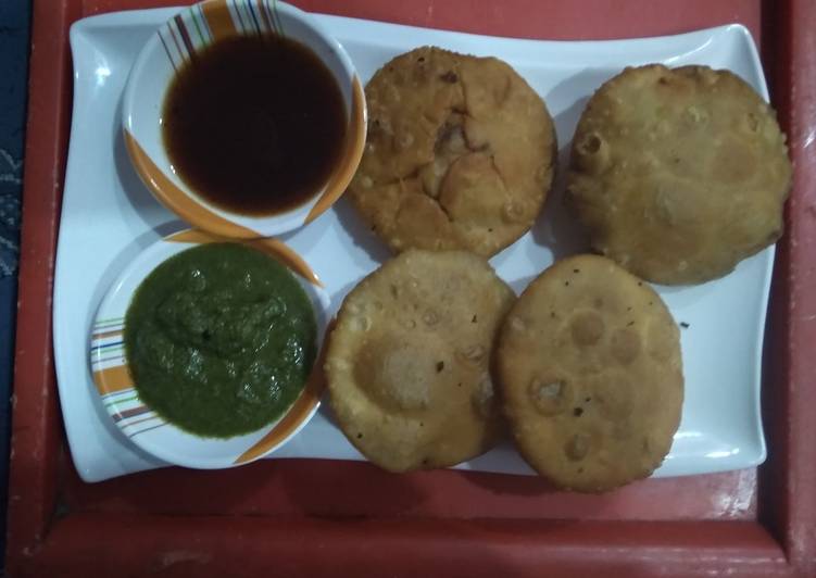 Recipe of Ultimate Aloo(potato) pyaz(onion) kachori