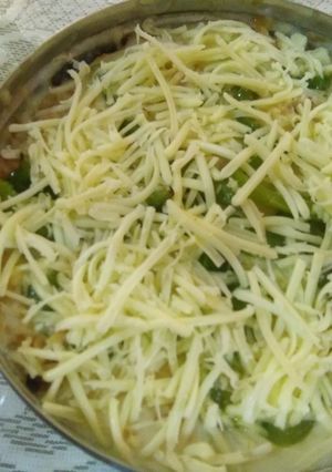 A picture of Baked bread with creamy spicy sauce.