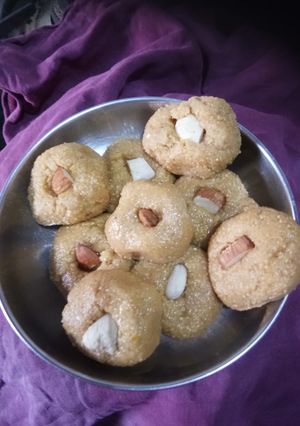 મગસ(Magas recipe in Gujarati) રેસીપી મુખ્ય ફોટો
