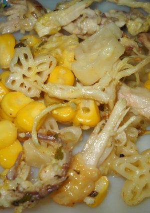 Una foto de Fideos con pollo y maíz para niños