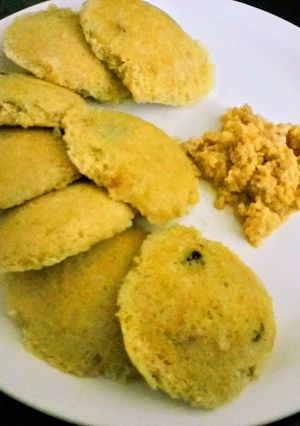 A picture of Gur ka Idli (Pitha).