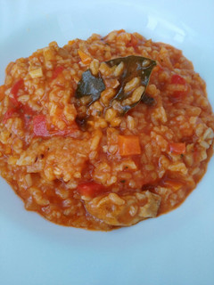 Una foto de Arroz caldoso con verduras y pescado