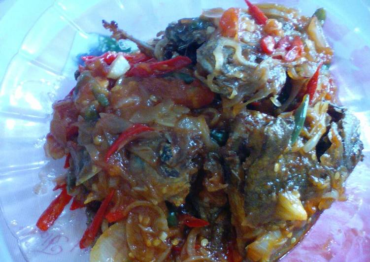 Bahan-bahan Ikan bawal saos tomat yang enak dan Mudah Dibuat