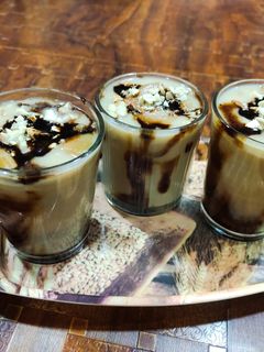 चिकू मिल्कशेक (Chikoo milk shake recipe in marathi) रेसिपी चे मुख्य फोटो 