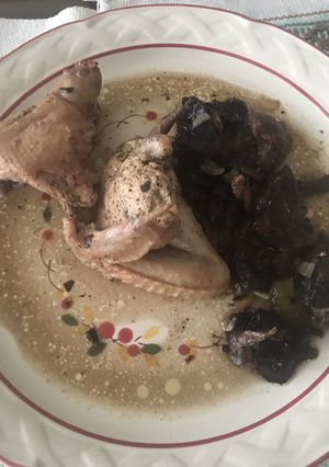 Una foto de Pollo con champiñones