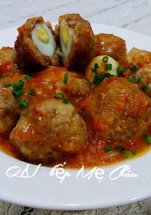 Hình của món Thịt bọc trứng cút sốt cà chua.