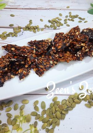 A picture of Pumpkin Seeds Brittle/Chikki.