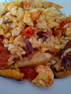 Una foto de Arroz con jamón ibérico y delicias de mar