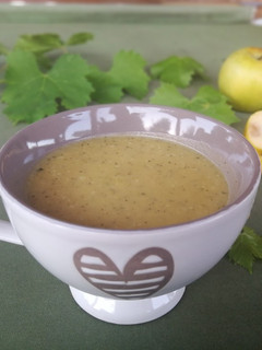 Una foto de Crema de manzana y calabacín
