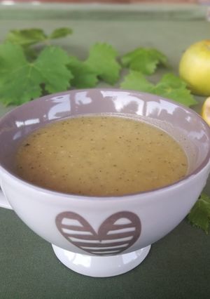 Una foto de Crema de manzana y calabacín