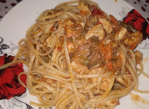Una foto de Pollo al wok con verduritas y spaghetti