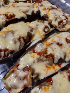 Una foto de Berenjenas rellenas de setas y sobrasada