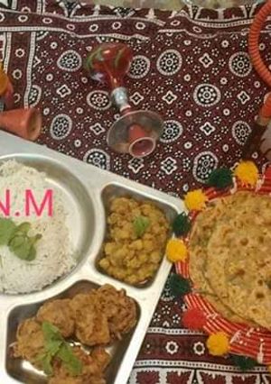 A picture of Sindhi_koki_mani (Roti) Sindhi_Chana_masla  Sindhi_pakora.