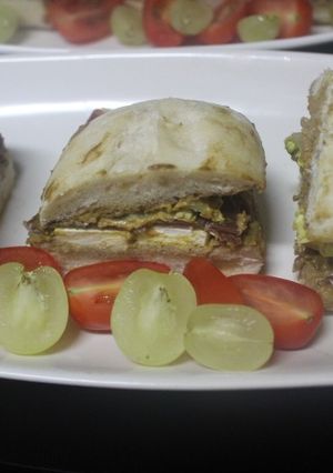 Una foto de Bocadillos de jamón y queso