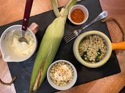 Una foto de elotes al limon