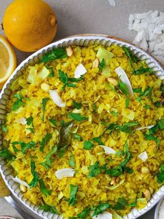 બટાકા પૌંઆ (Bataka Poha Recipe In Gujarati) રેસીપી મુખ્ય ફોટો