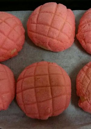 Foto resep Roti melon tapi strowbery😂