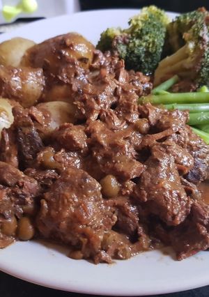 A picture of Steak Onion and Veg in a gorgeous Gravy.😘.